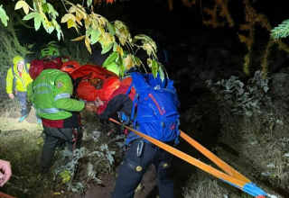 Valle Stura, escursionista soccorso di notte dopo un grave infortunio
