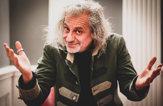 Cuneo – Al Teatro Toselli apre la stagione 2025/26 con Alessandro Bergonzoni