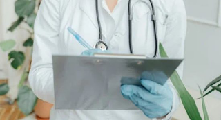 Cuneo - Falsa specializzazione: dottoressa assunta e poi licenziata dall’Asl